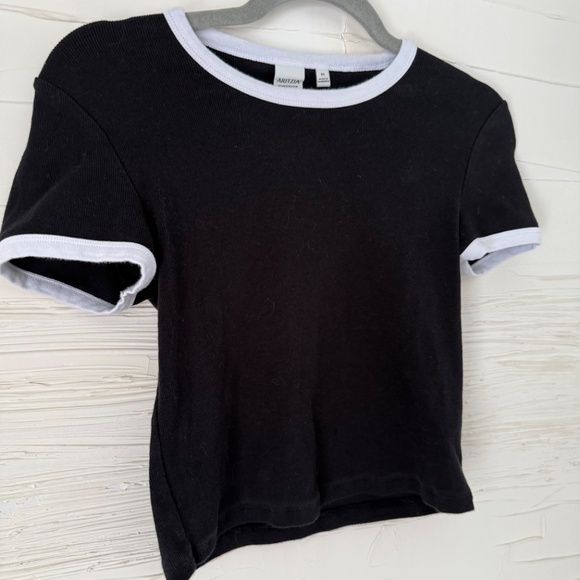 Aritzia | HomeStretch™ Rib Crew Waist T-Shirt | M | Black - Picture 3 of 5